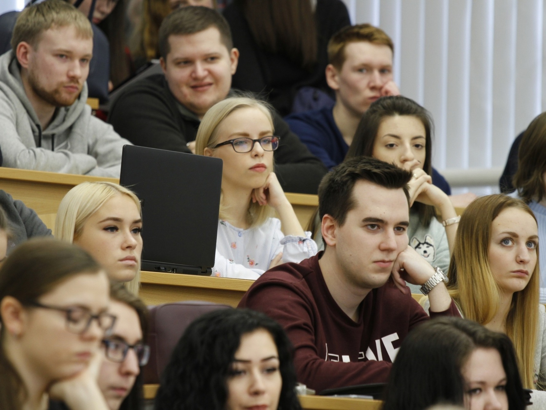 Лучшие студенты могут претендовать на стипендию главы.